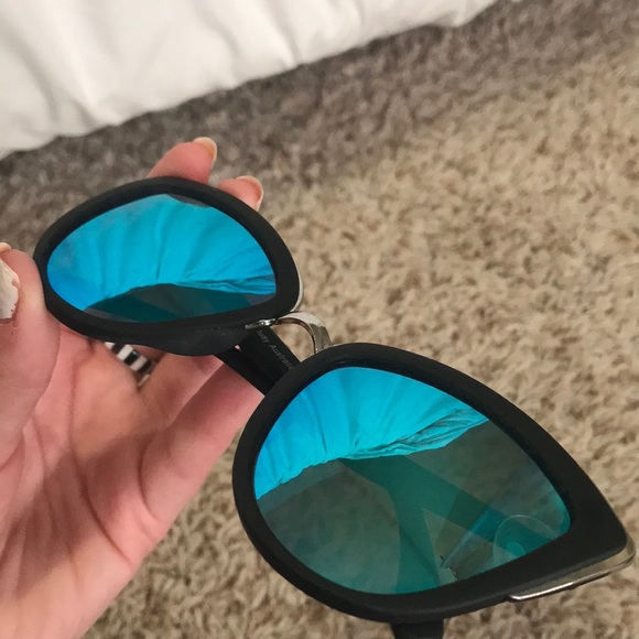 Sunglasses - Picture 3 of 6